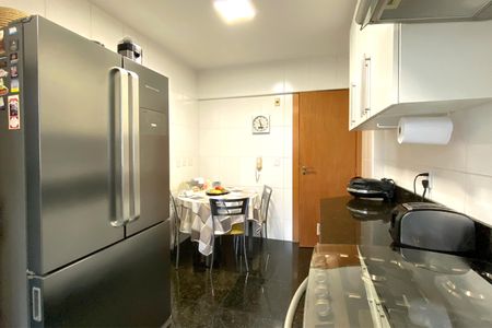 Apartamento à venda com 180m², 4 quartos e 4 vagas Apartamento à venda com 180m², 4 quartos e 4 vagasCozinha