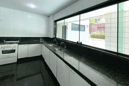 Apartamento à venda com 180m², 4 quartos e 4 vagas Apartamento à venda com 180m², 4 quartos e 4 vagasÁrea comum - Cozinha