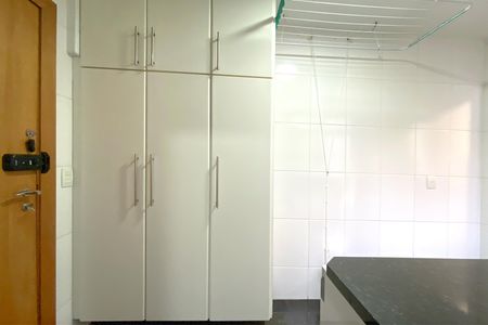 Apartamento à venda com 180m², 4 quartos e 4 vagas Apartamento à venda com 180m², 4 quartos e 4 vagasÁrea de Serviço