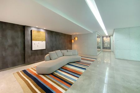 Apartamento à venda com 180m², 4 quartos e 4 vagas Apartamento à venda com 180m², 4 quartos e 4 vagasÁrea comum - Hall