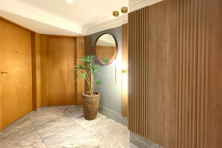 Apartamento à venda com 180m², 4 quartos e 4 vagas Apartamento à venda com 180m², 4 quartos e 4 vagasHall do Apartamento