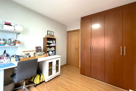 Apartamento à venda com 180m², 4 quartos e 4 vagas Apartamento à venda com 180m², 4 quartos e 4 vagasQuarto 3