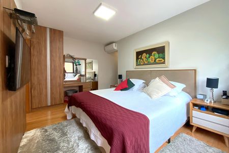 Apartamento à venda com 180m², 4 quartos e 4 vagas Apartamento à venda com 180m², 4 quartos e 4 vagasSuite 1