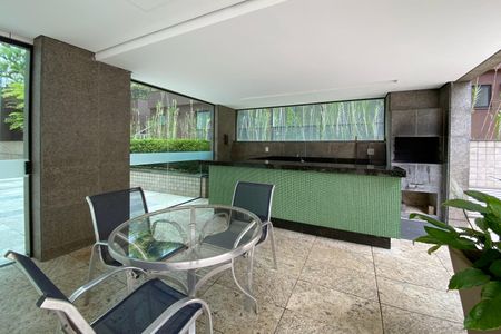 Apartamento à venda com 180m², 4 quartos e 4 vagas Apartamento à venda com 180m², 4 quartos e 4 vagasÁrea comum - Churrasqueira