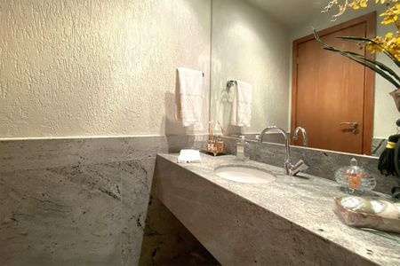 Apartamento à venda com 180m², 4 quartos e 4 vagas Apartamento à venda com 180m², 4 quartos e 4 vagasLavabo