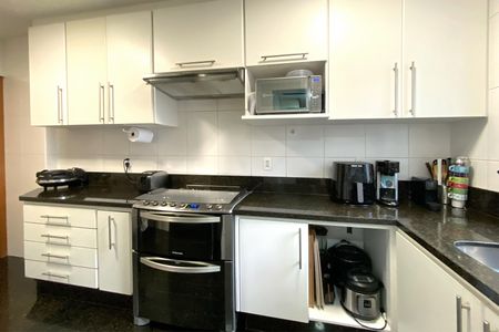 Apartamento à venda com 180m², 4 quartos e 4 vagas Apartamento à venda com 180m², 4 quartos e 4 vagasCozinha