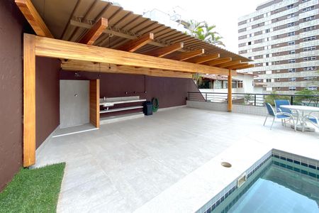 Apartamento à venda com 180m², 4 quartos e 4 vagas Apartamento à venda com 180m², 4 quartos e 4 vagasÁrea comum - Piscina