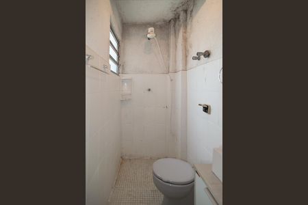 Banheiro de kitnet/studio para alugar com 0 quarto, 50m² em Aclimação, São Paulo