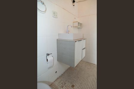 Banheiro de kitnet/studio para alugar com 0 quarto, 50m² em Aclimação, São Paulo