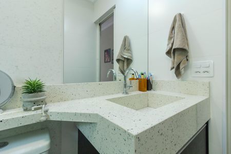 Apartamento à venda com 74m², 3 quartos e 1 vaga Apartamento à venda com 74m², 3 quartos e 1 vagaBanheiro da Suíte