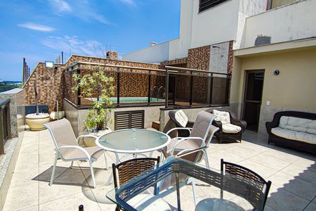 Apartamento à venda com 180m², 2 quartos e 2 vagas Apartamento à venda com 180m², 2 quartos e 2 vagasCobertura