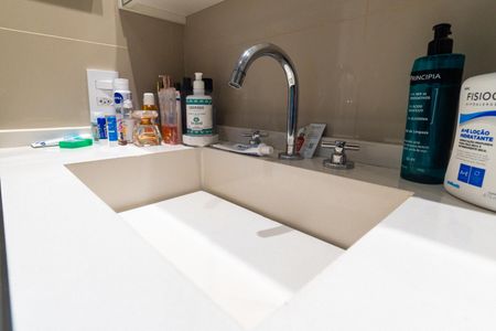 Apartamento à venda com 73m², 2 quartos e 2 vagas Apartamento à venda com 73m², 2 quartos e 2 vagasBanheiro da Suíte Detalhe