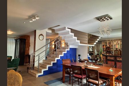 Casa à venda com 4 quartos, 513m² em Chácara Monte Alegre, São Paulo