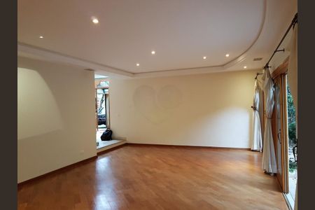 Casa à venda com 4 quartos, 540m² em Cidade Ademar, São Paulo