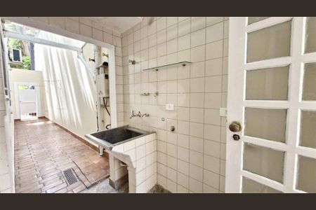 Casa à venda com 4 quartos, 329m² em Jardim Vitória Régia, São Paulo