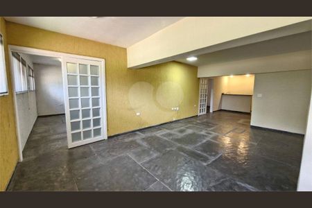 Casa à venda com 4 quartos, 329m² em Jardim Vitória Régia, São Paulo