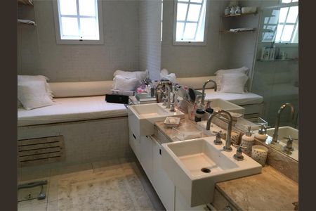 Casa à venda com 4 quartos, 489m² em Santo Amaro, São Paulo