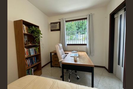 Casa à venda com 4 quartos, 164m² em Itaipu, Niterói