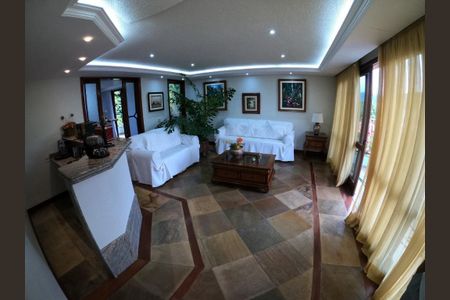 Casa à venda com 4 quartos, 437m² em Itaipu, Niterói
