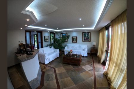 Casa à venda com 4 quartos, 437m² em Itaipu, Niterói