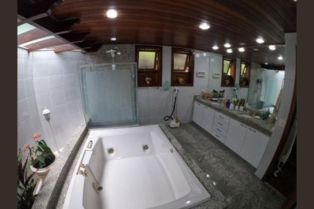 Casa à venda com 4 quartos, 437m² em Itaipu, Niterói