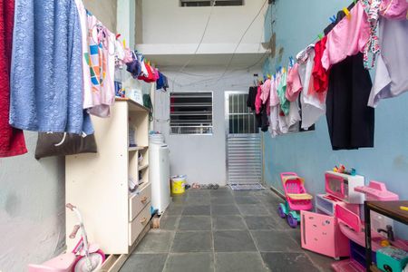 Casa à venda com 148m², 3 quartos e 2 vagas Casa à venda com 148m², 3 quartos e 2 vagasCasa 2: Área de Serviço