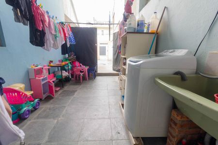 Casa à venda com 148m², 3 quartos e 2 vagas Casa à venda com 148m², 3 quartos e 2 vagasCasa 2: Área de Serviço