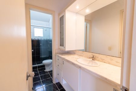 Casa de condomínio à venda com 99m², 2 quartos e 2 vagas Casa de condomínio à venda com 99m², 2 quartos e 2 vagasBanheiro da Suíte