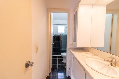 Casa de condomínio à venda com 99m², 2 quartos e 2 vagas Casa de condomínio à venda com 99m², 2 quartos e 2 vagasBanheiro da Suíte