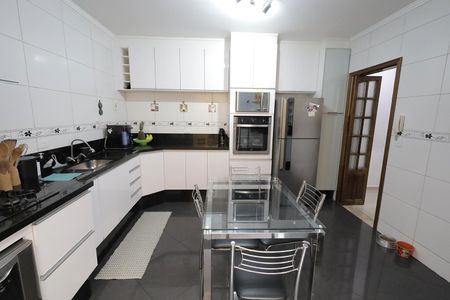 Casa à venda com 131m², 3 quartos e 2 vagasCozinha