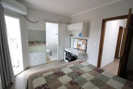 Casa à venda com 131m², 3 quartos e 2 vagasSuíte