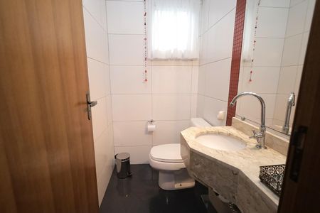 Casa à venda com 131m², 3 quartos e 2 vagasLavabo