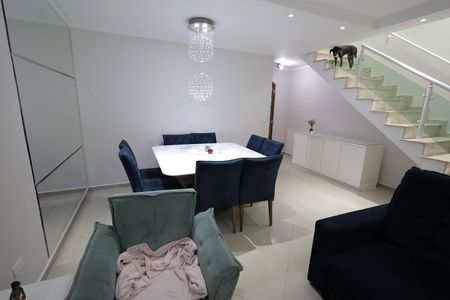 Casa à venda com 131m², 3 quartos e 2 vagasSala