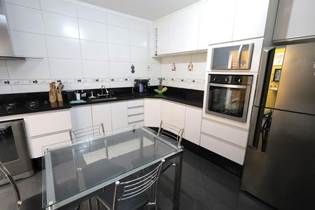 Casa à venda com 131m², 3 quartos e 2 vagasCozinha