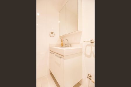 Apartamento à venda com 96m², 2 quartos e 3 vagasBanheiro da Suíte 1