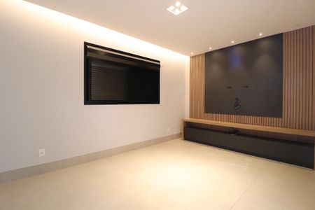 Casa para alugar com 435m², 4 quartos e 4 vagasSala de TV