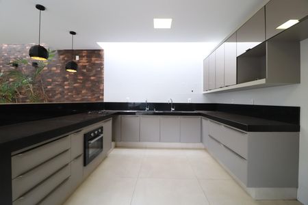 Casa para alugar com 435m², 4 quartos e 4 vagasCozinha