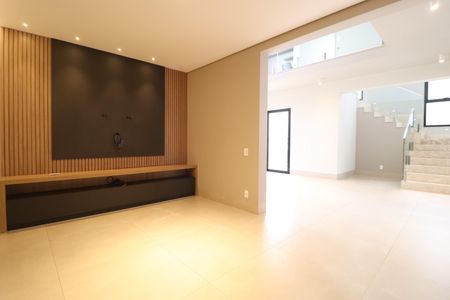 Casa para alugar com 435m², 4 quartos e 4 vagasSala de TV