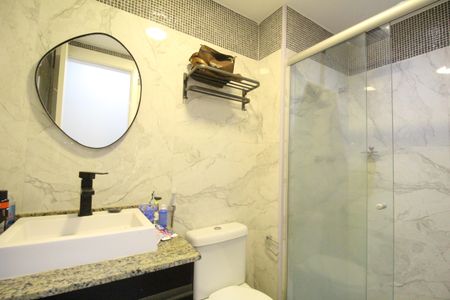 Apartamento à venda com 78m², 2 quartos e 2 vagasBanheiro social