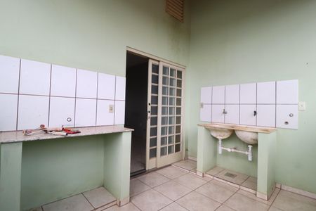 Casa para alugar com 102m², 2 quartos e 1 vagaÁrea de Serviço