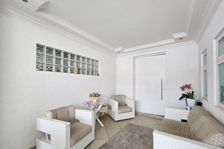 Casa à venda com 200m², 3 quartos e 3 vagasHall
