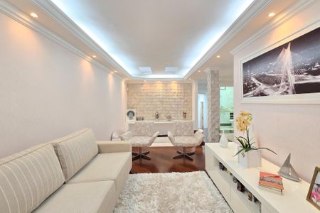 Casa à venda com 200m², 3 quartos e 3 vagasSala