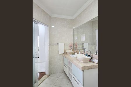 Casa à venda com 200m², 3 quartos e 3 vagasBanheiro da Suíte