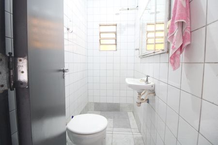 Banheiro Social de casa para alugar com 1 quarto, 35m² em Jardim Ipanema, São Paulo