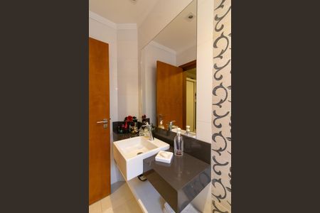 Casa de condomínio para alugar com 300m², 4 quartos e 4 vagas Casa de condomínio para alugar com 300m², 4 quartos e 4 vagasBanheiro da Suíte 4