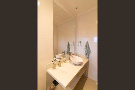 Casa de condomínio para alugar com 300m², 4 quartos e 4 vagas Casa de condomínio para alugar com 300m², 4 quartos e 4 vagasBanheiro da Suíte 3