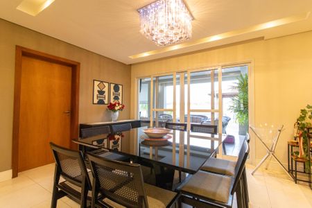 Casa de condomínio para alugar com 300m², 4 quartos e 4 vagas Casa de condomínio para alugar com 300m², 4 quartos e 4 vagasSala de Jantar