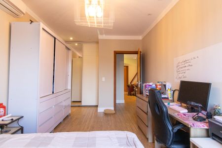 Casa de condomínio para alugar com 300m², 4 quartos e 4 vagas Casa de condomínio para alugar com 300m², 4 quartos e 4 vagasSuíte 3