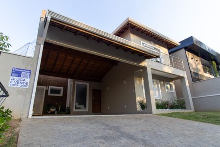 Casa de condomínio para alugar com 300m², 4 quartos e 4 vagas Casa de condomínio para alugar com 300m², 4 quartos e 4 vagasFachada