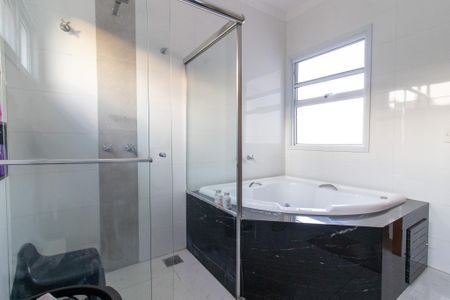 Casa de condomínio para alugar com 300m², 4 quartos e 4 vagas Casa de condomínio para alugar com 300m², 4 quartos e 4 vagasBanheiro da Suíte 1